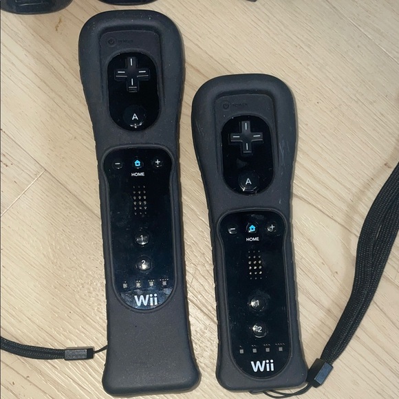 Nintendo Black Wii Remote Controllers with Silicone Sleeve Covers - Picture 2 of 11